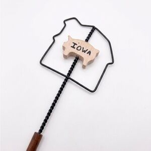 Vtg Iowa Twisted Wire State Map & Wood Pig Decor